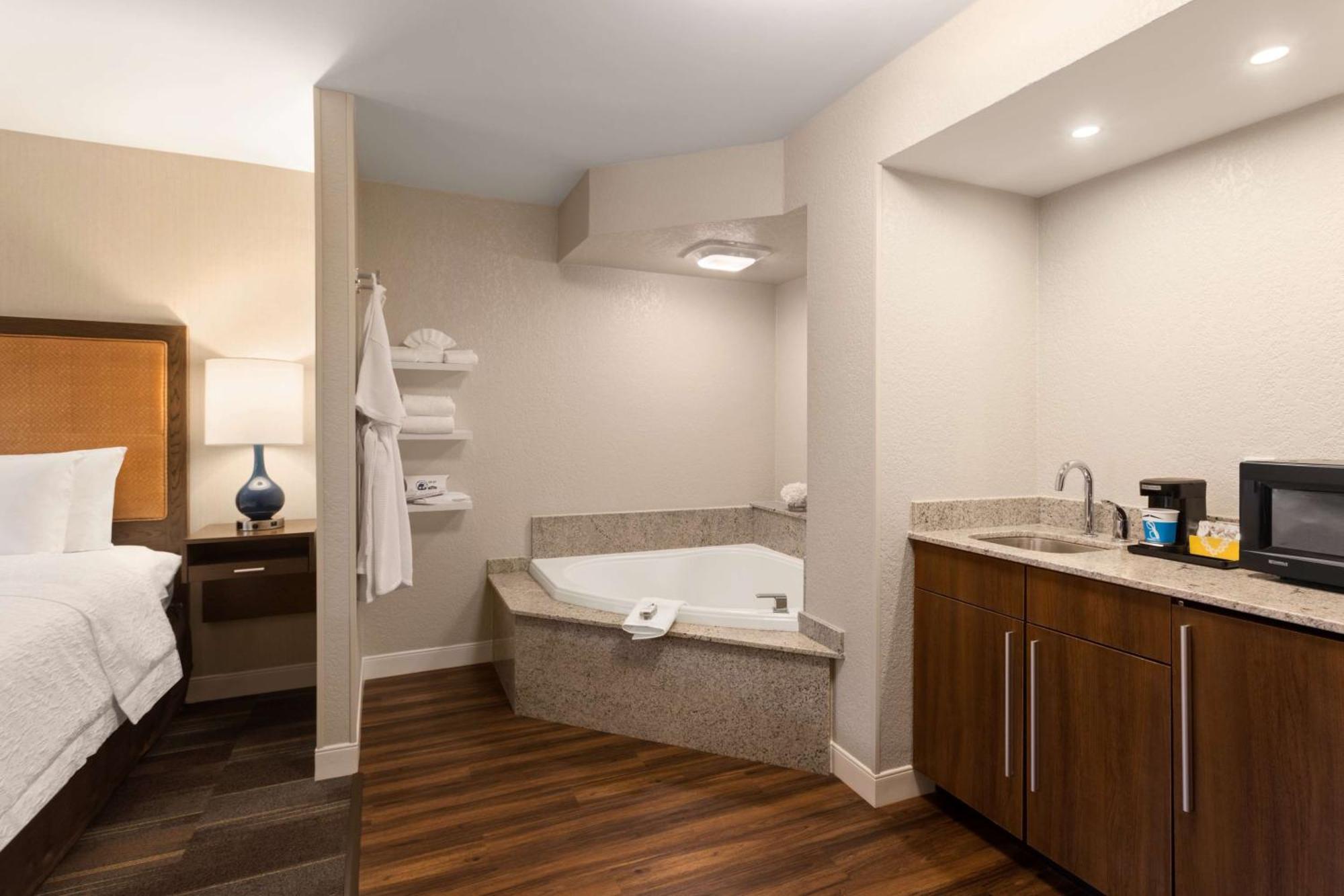 Hampton Inn By Hilton Fort Smith Exterior photo